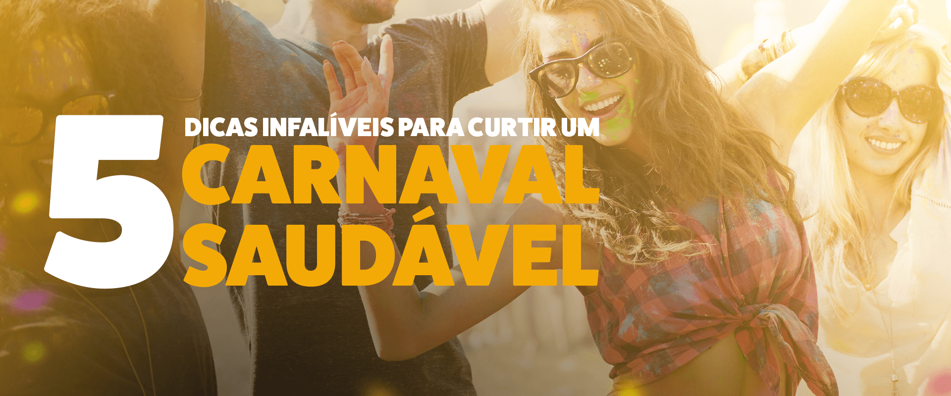 Jovens curtindo o carnaval Jovens curtindo o carnaval